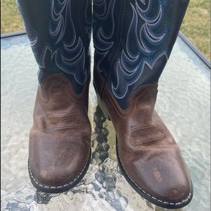 Cody James Youth cowboy boots size 4